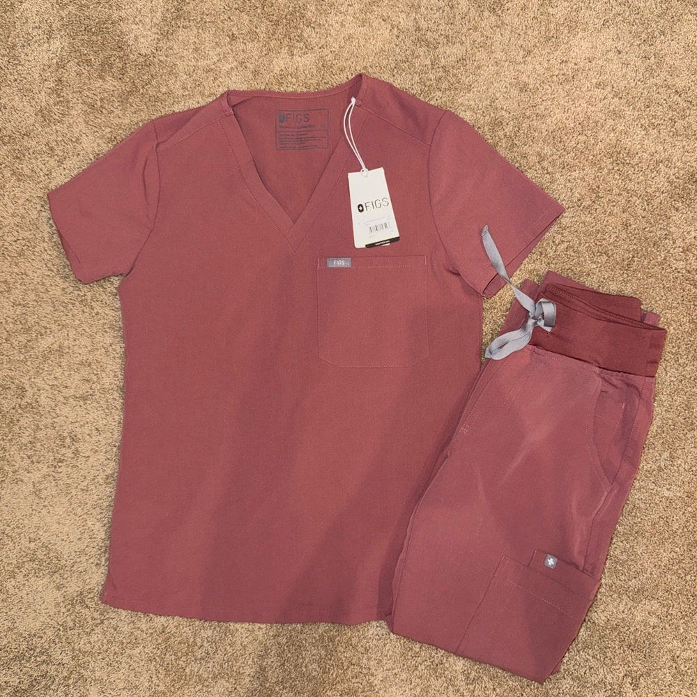 FIGS Mauve Scrub Set